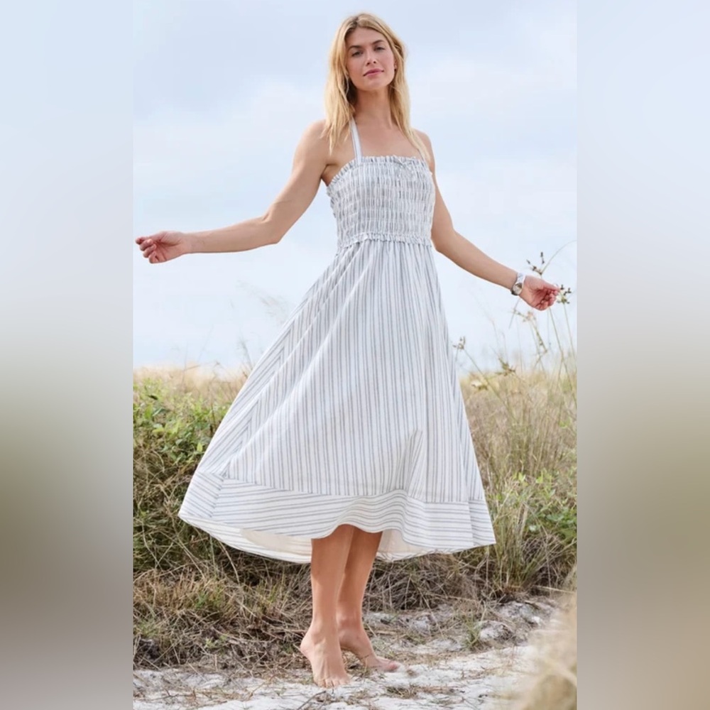 Sleeveless Halter Maxi Dress
Altar'd State